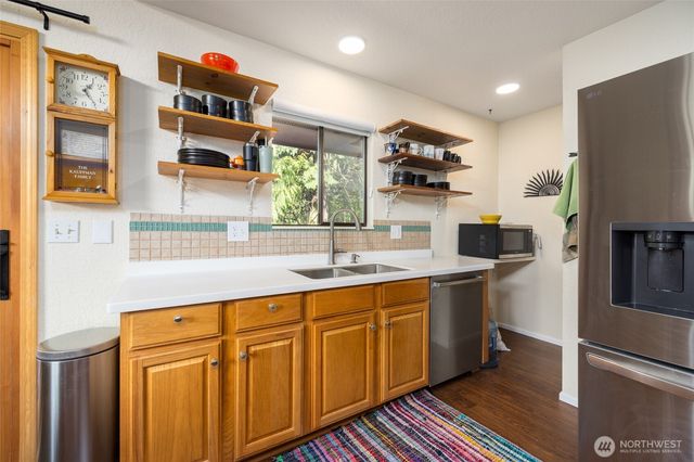 709 Shelter Bay Drive, La Conner, WA 98257