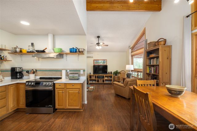 709 Shelter Bay Drive, La Conner, WA 98257