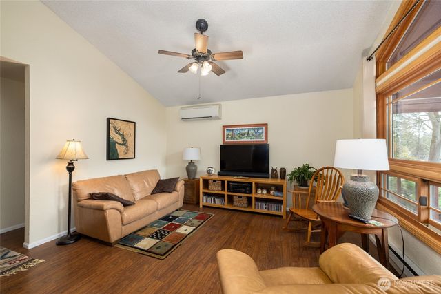 709 Shelter Bay Drive, La Conner, WA 98257