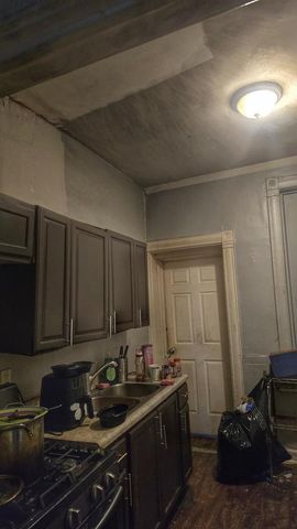 8101 S Muskegon Avenue, Chicago, IL 60617