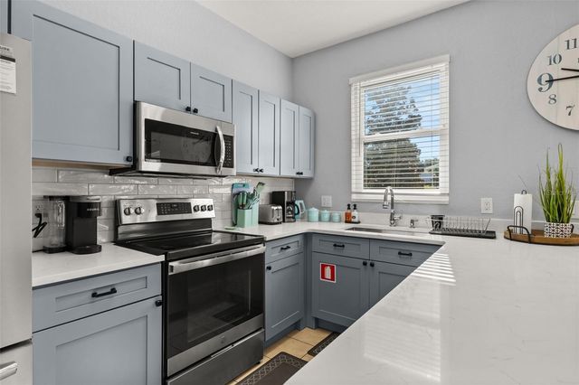 447 LA MIRAGE STREET, Davenport, FL 33897