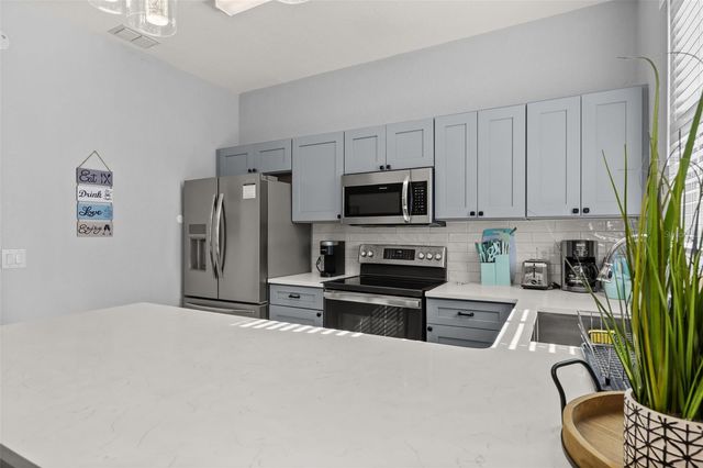 447 LA MIRAGE STREET, Davenport, FL 33897