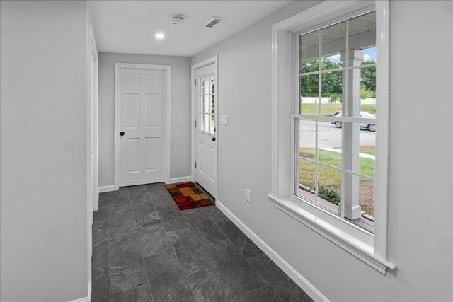 118 Old Groveland Rd, Haverhill, MA 01835