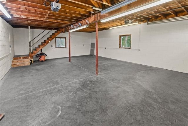 118 Old Groveland Rd, Haverhill, MA 01835