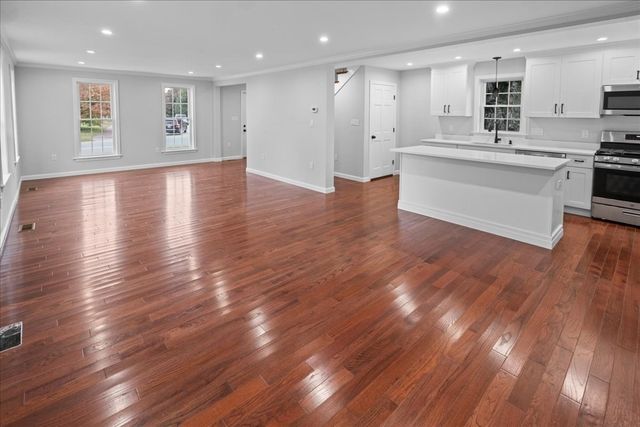 118 Old Groveland Rd, Haverhill, MA 01835