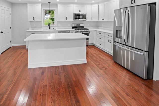 118 Old Groveland Rd, Haverhill, MA 01835