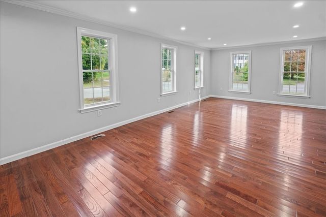 118 Old Groveland Rd, Haverhill, MA 01835