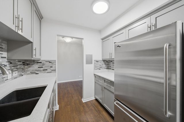 9840 S Pulaski Road 310, Oak Lawn, IL 60453