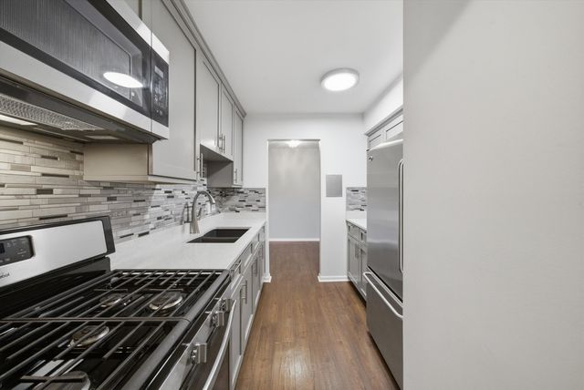 9840 S Pulaski Road 310, Oak Lawn, IL 60453