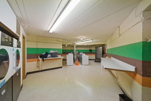 9840 S Pulaski Road 310, Oak Lawn, IL 60453
