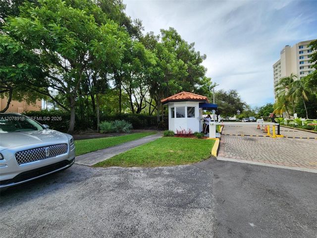 2780 NE 183rd Street 215, Aventura, FL 33160