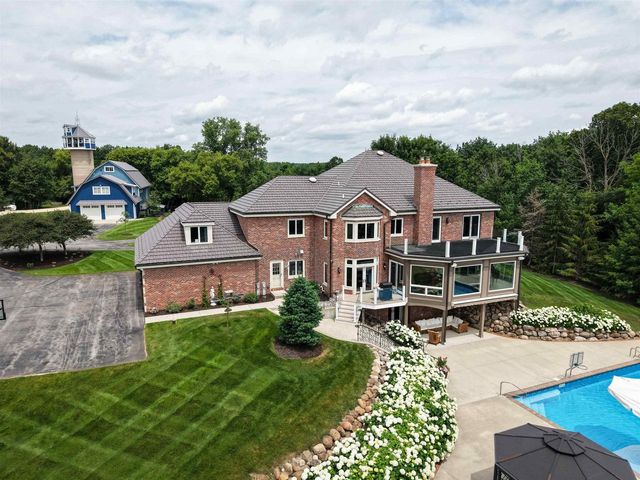 3855 CTY HWY C, West Bend, WI 53095