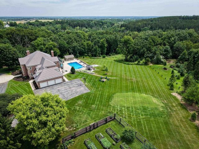 3855 CTY HWY C, West Bend, WI 53095