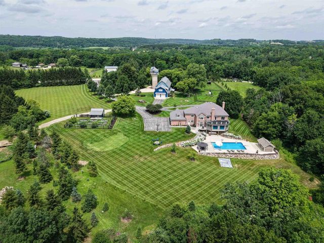 3855 CTY HWY C, West Bend, WI 53095