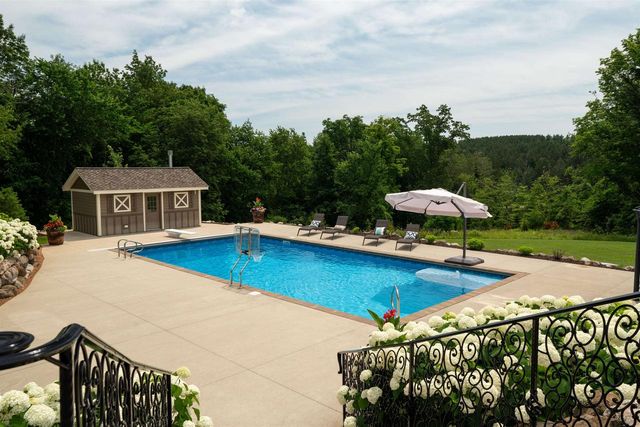 3855 CTY HWY C, West Bend, WI 53095