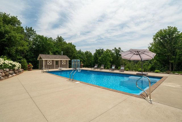 3855 CTY HWY C, West Bend, WI 53095