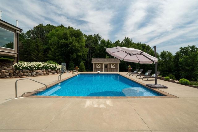 3855 CTY HWY C, West Bend, WI 53095