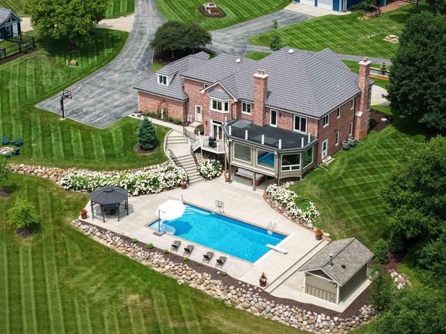 3855 CTY HWY C, West Bend, WI 53095