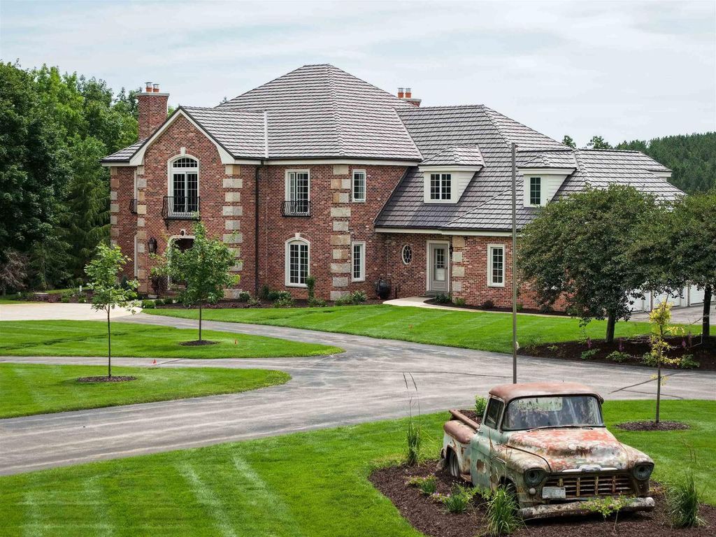 3855 CTY HWY C, West Bend, WI 53095