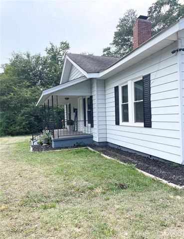 208 Hampton Street, Iva, SC 29655
