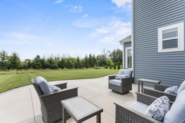 2289 River Bend ROAD, Grafton, WI 53024