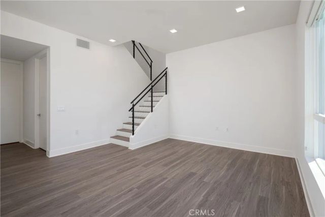 6800 Variel Avenue 204, Canoga Park, CA 91303