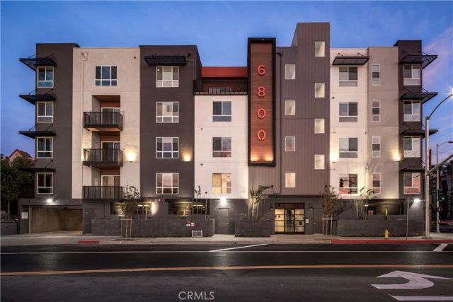 6800 Variel Avenue 204, Canoga Park, CA 91303