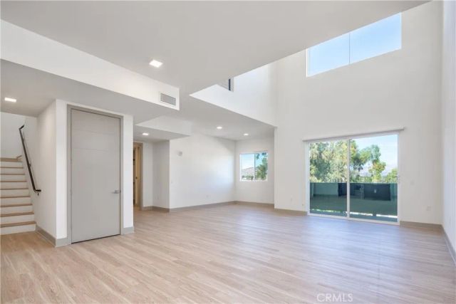 6800 Variel Avenue 204, Canoga Park, CA 91303
