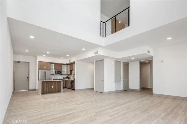 6800 Variel Avenue 204, Canoga Park, CA 91303
