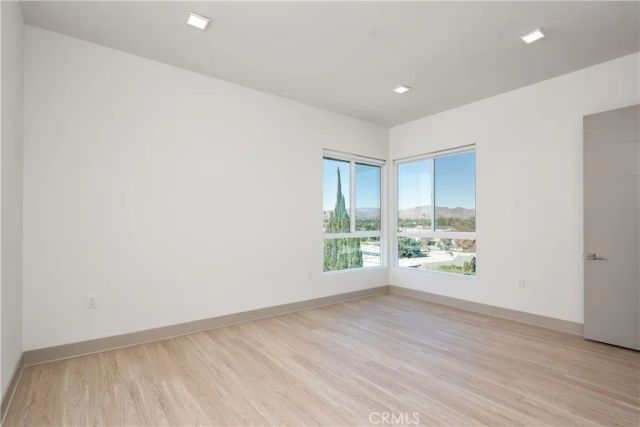 6800 Variel Avenue 204, Canoga Park, CA 91303