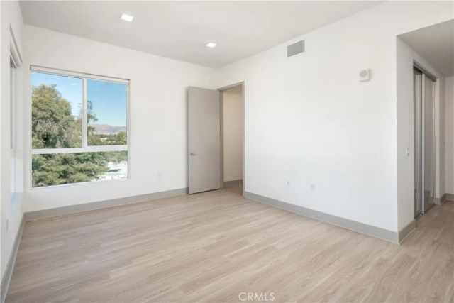 6800 Variel Avenue 204, Canoga Park, CA 91303