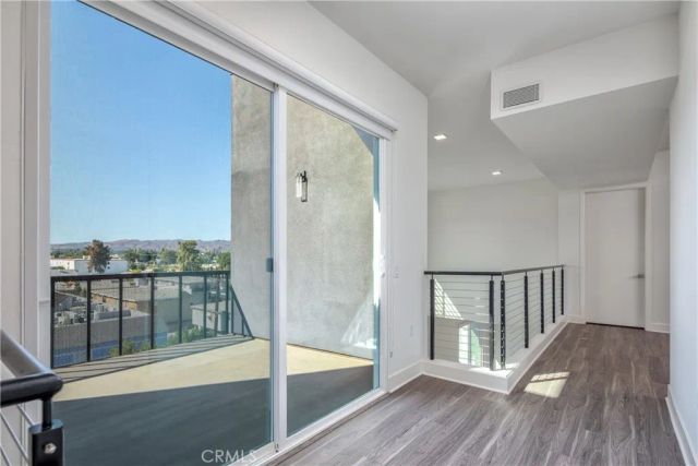 6800 Variel Avenue 204, Canoga Park, CA 91303