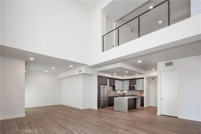 6800 Variel Avenue 204, Canoga Park, CA 91303