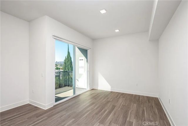 6800 Variel Avenue 204, Canoga Park, CA 91303