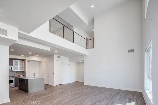 6800 Variel Avenue 204, Canoga Park, CA 91303