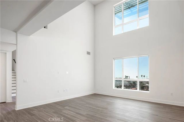 6800 Variel Avenue 204, Canoga Park, CA 91303