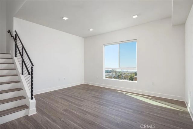 6800 Variel Avenue 204, Canoga Park, CA 91303