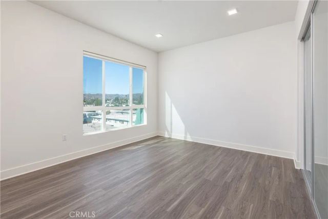 6800 Variel Avenue 204, Canoga Park, CA 91303