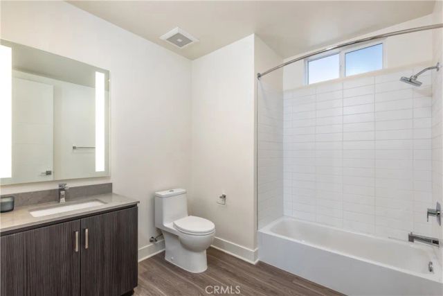 6800 Variel Avenue 204, Canoga Park, CA 91303
