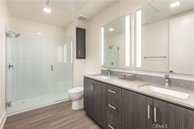 6800 Variel Avenue 204, Canoga Park, CA 91303