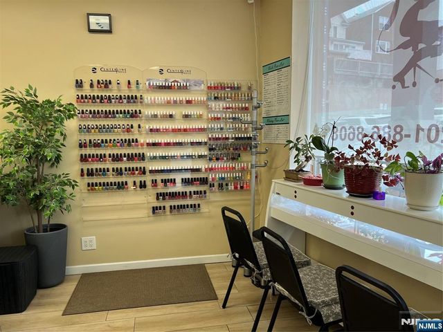986 River Road, Edgewater, NJ 07020