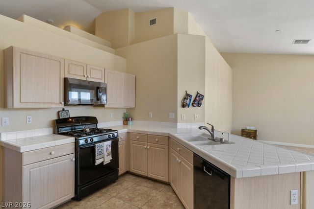 1076 Coral Desert Drive, Las Vegas, NV 89123