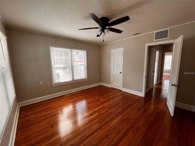 1136 19TH AVENUE N, St Petersburg, FL 33704