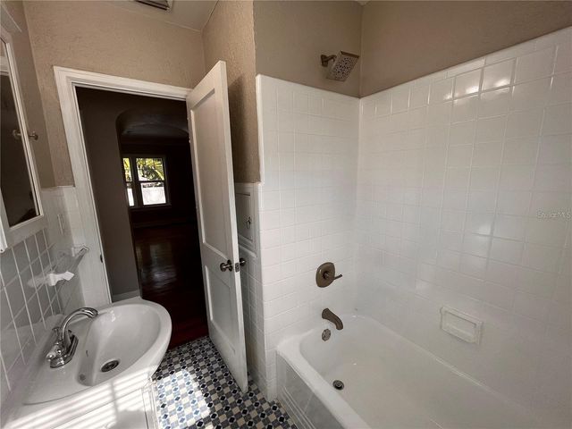 1136 19TH AVENUE N, St Petersburg, FL 33704
