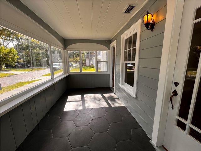 1136 19TH AVENUE N, St Petersburg, FL 33704