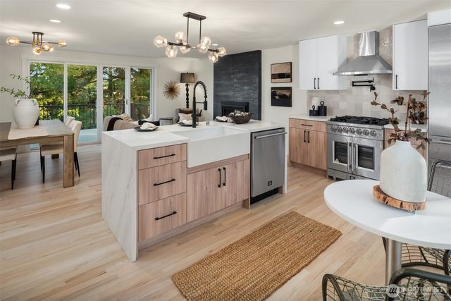 1023 109th Avenue SE, Bellevue, WA 98004