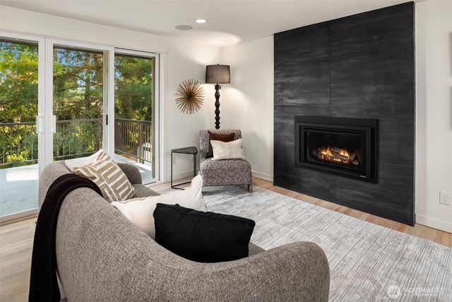 1023 109th Avenue SE, Bellevue, WA 98004