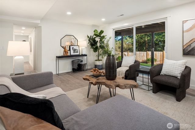 1023 109th Avenue SE, Bellevue, WA 98004