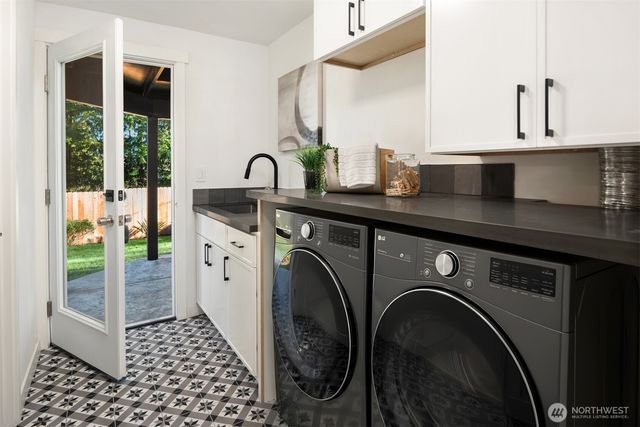 1023 109th Avenue SE, Bellevue, WA 98004