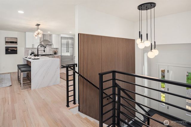 1023 109th Avenue SE, Bellevue, WA 98004